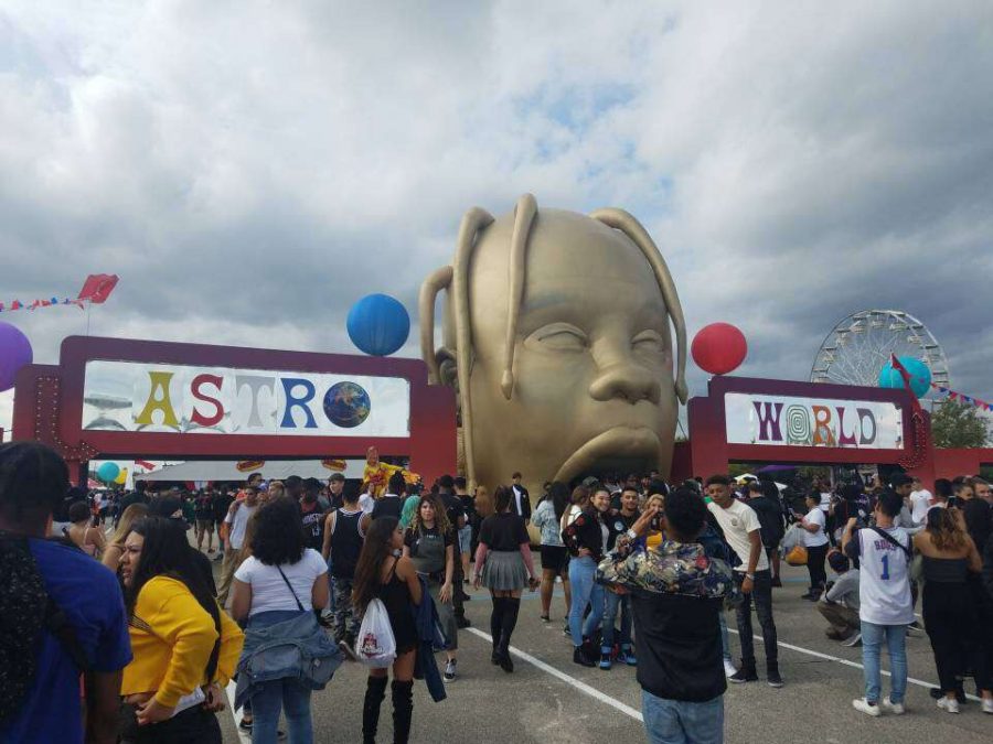Festival+goers+enter+through+the+front+gate+of+Astroworld.+photo+courtesy+of+Kendall+Kucera