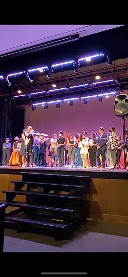 NOCHE 2022 The Spanish students that helped put on Noche de las Estrellas gather at the end of Noche. This years Noche de las Estrellas will have a new set of students planning it, but will feature similar types of performances. photo courtesy of Hays Turner.